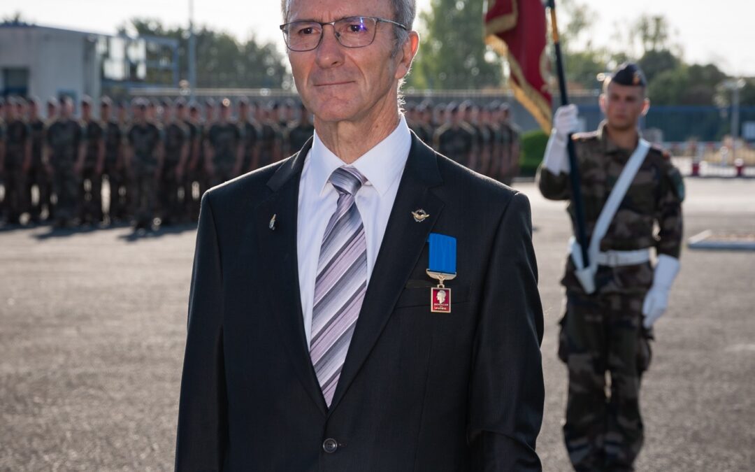 Yves BROCCHIERI (P80) décoré de la Médaille Aéronautique.