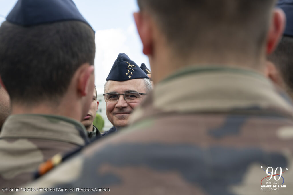 Le Général Alvarez (P95) inaugure le city stade de la BA 722 2