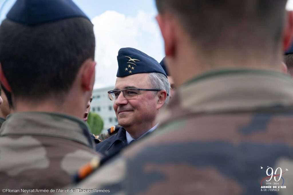 Le Général Alvarez (P95) inaugure le city stade de la BA 722 4