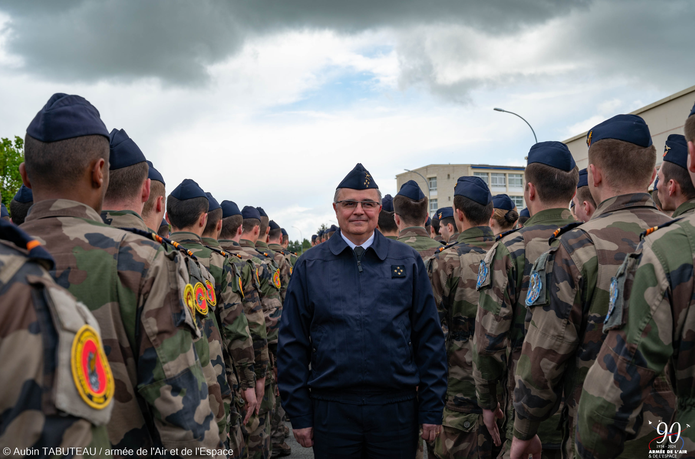 Le Général Alvarez (P95) inaugure le city stade de la BA 722 1